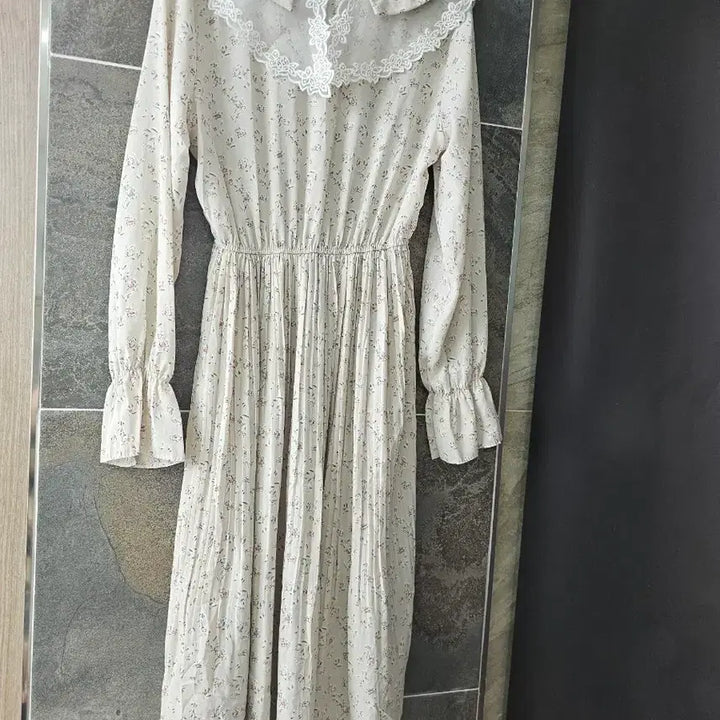 [BUNJANG] Flower Lace Collar Long Dress / 플라워 레이스 카라 롱 원피스