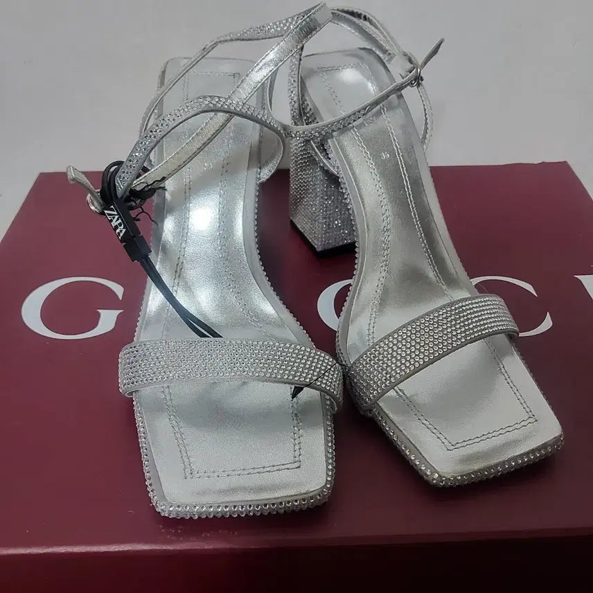 [BUNJANG] ZARA Cubic Strap High Heel Sandals (36) / 새상품 자라 큐빅 스트랩 하이힐 샌들 샌달  36 230 구두  찐 이쁨