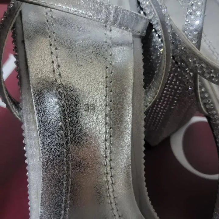 [BUNJANG] ZARA Cubic Strap High Heel Sandals (36) / 새상품 자라 큐빅 스트랩 하이힐 샌들 샌달  36 230 구두  찐 이쁨
