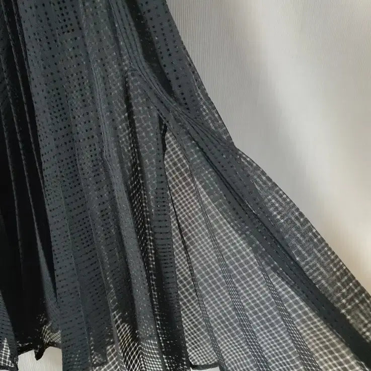 [SOLD OUT] 럭키슈에뜨 허리 밴딩 매쉬 플리츠 스커트 36 사이즈 정품