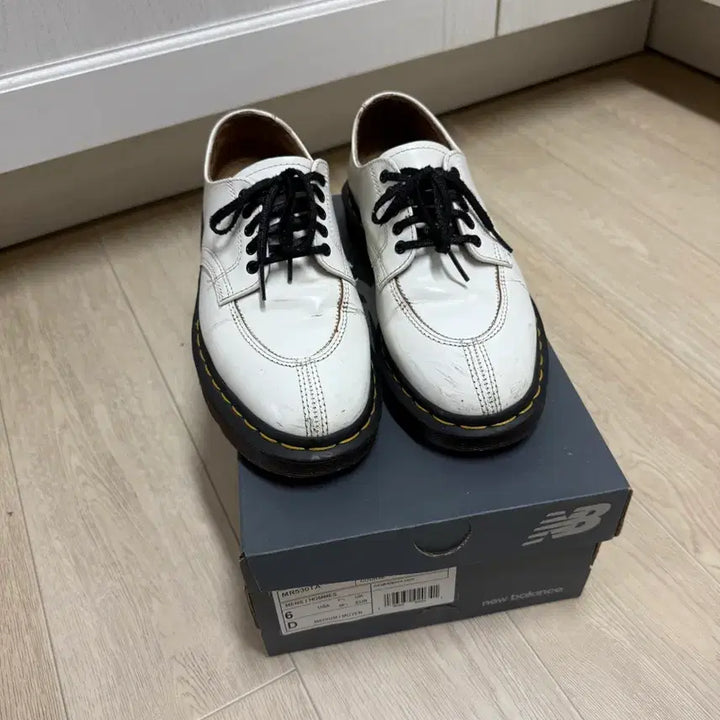 [BUNJANG] Dr. Martens White Shoes Size 240 / 닥터마틴 화이트 구두 240