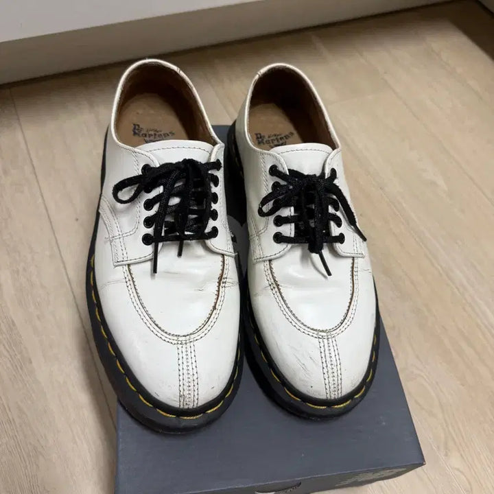 [BUNJANG] Dr. Martens White Shoes Size 240 / 닥터마틴 화이트 구두 240