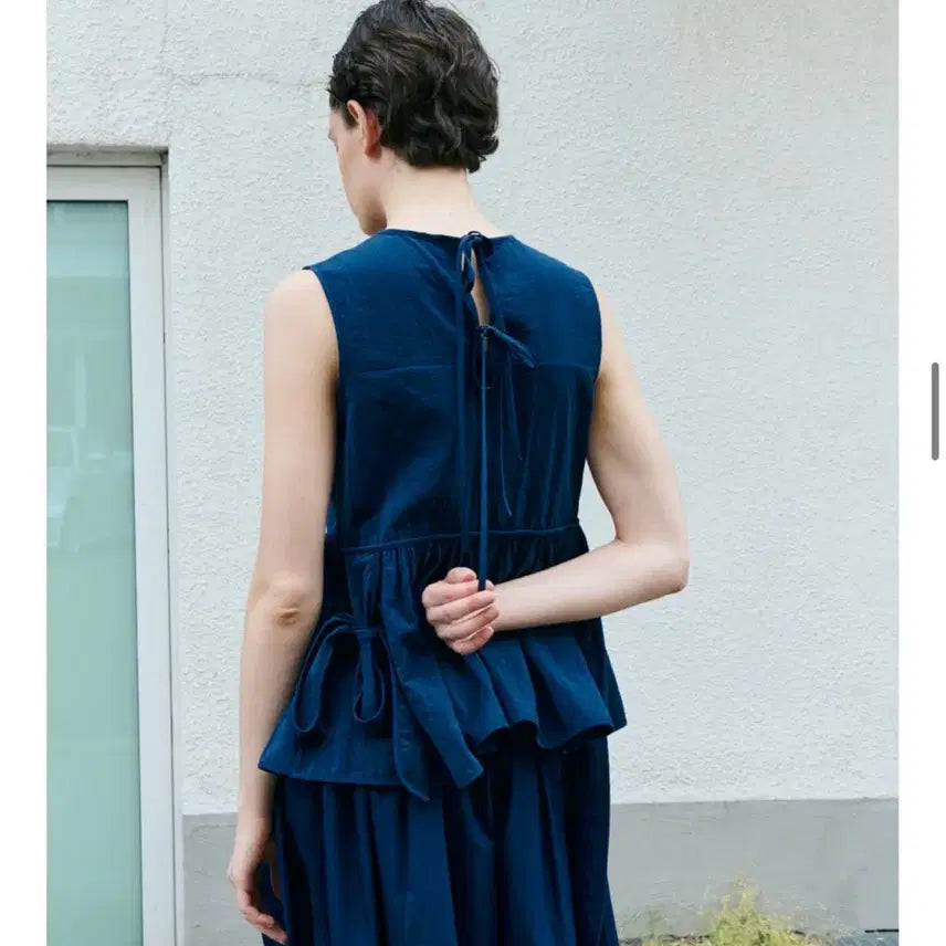 [BUNJANG] Cosmoss Airy Strap Sleeveless Blouse (Navy) / 코스모스 블라우스 AIRY STRAP SLEEVELESS (NAVY)