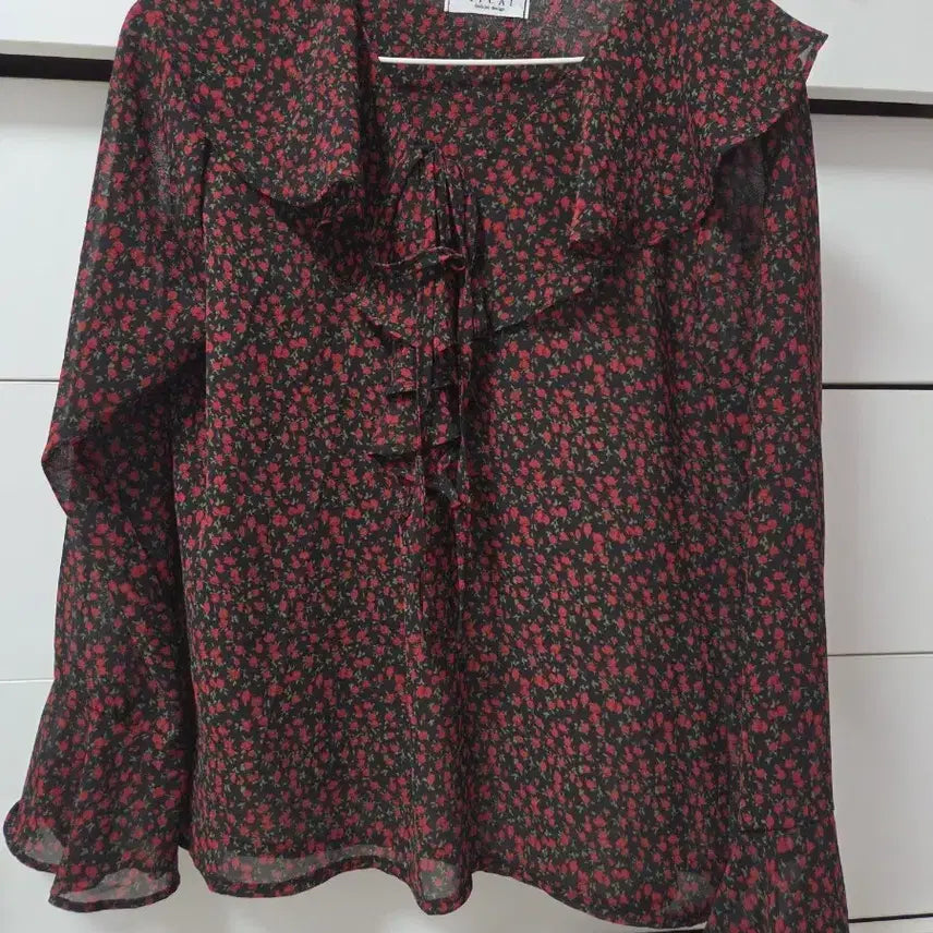 [BUNJANG] Floral Pattern Frill Blouse / 플라워 패턴 프릴 블라우스