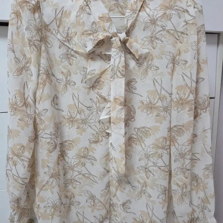 [BUNJANG] Floral Pattern Ribbon Blouse / 플라워 패턴 리본 블라우스