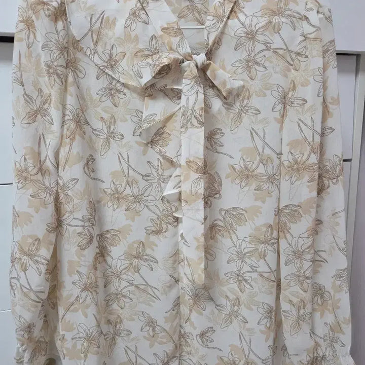 [BUNJANG] Floral Pattern Ribbon Blouse / 플라워 패턴 리본 블라우스