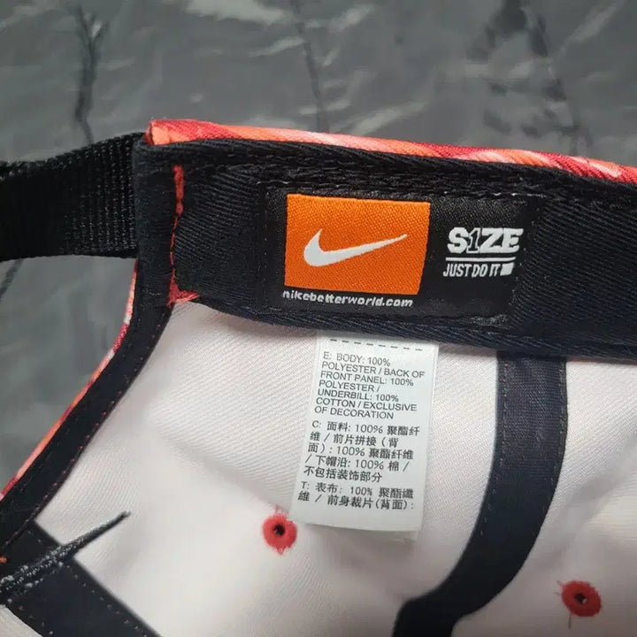 [BUNJANG] Nike Red Patterned Snapback Hat / 나이키 레드 패턴 스냅백
