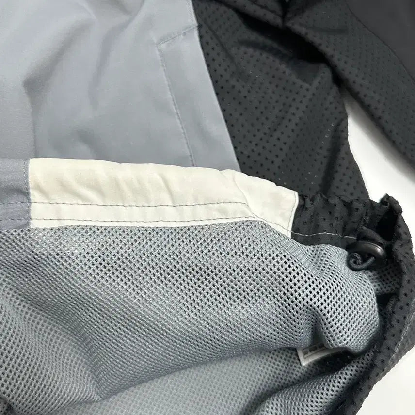 [BUNJANG] Adidas 00s Three Stripe Windbreaker Jacket / 아디다스 00s 삼선 바람막이 블랙 그레이