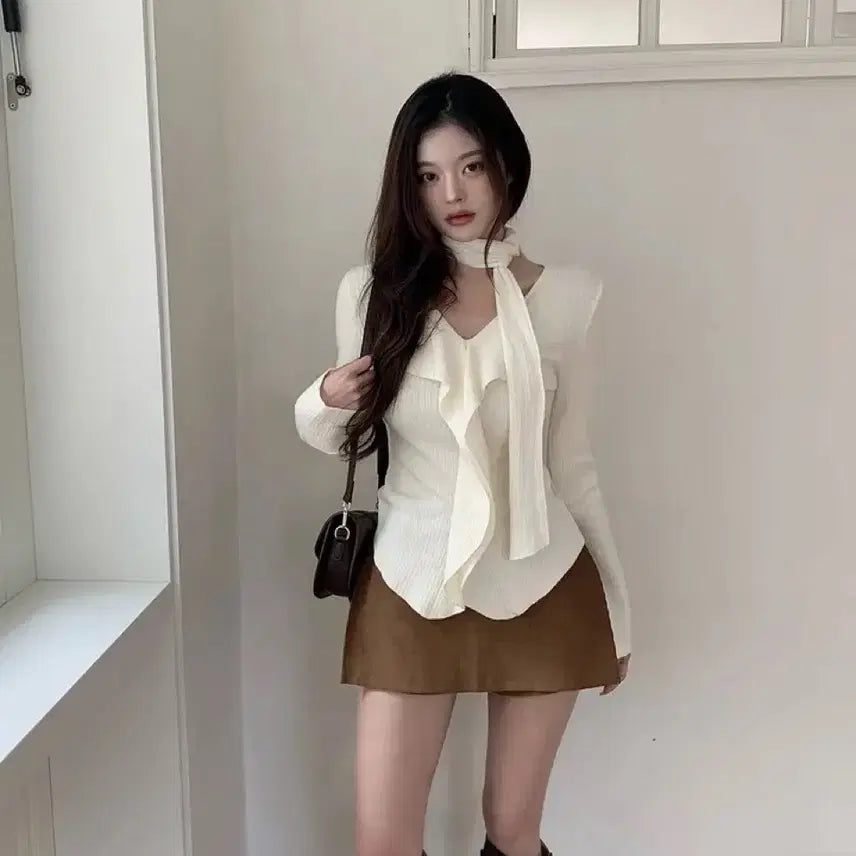[BUNJANG] Attrangs Ivory Frill Spring Blouse Knit / 아이보리프릴봄블라우스니트 / 아뜨랑스리리앤코히니크모디무드애니원모어어텀하이