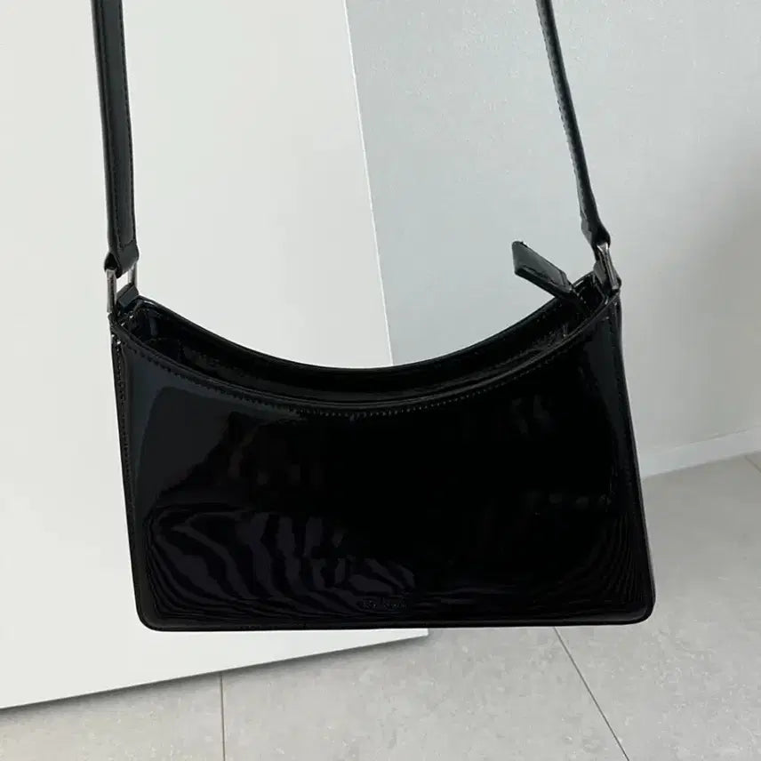 [BUNJANG] FOLNUA ARC BAG Black Handbag / 폴뉴아 아크백 ARC BAG 블랙 FOLNUA