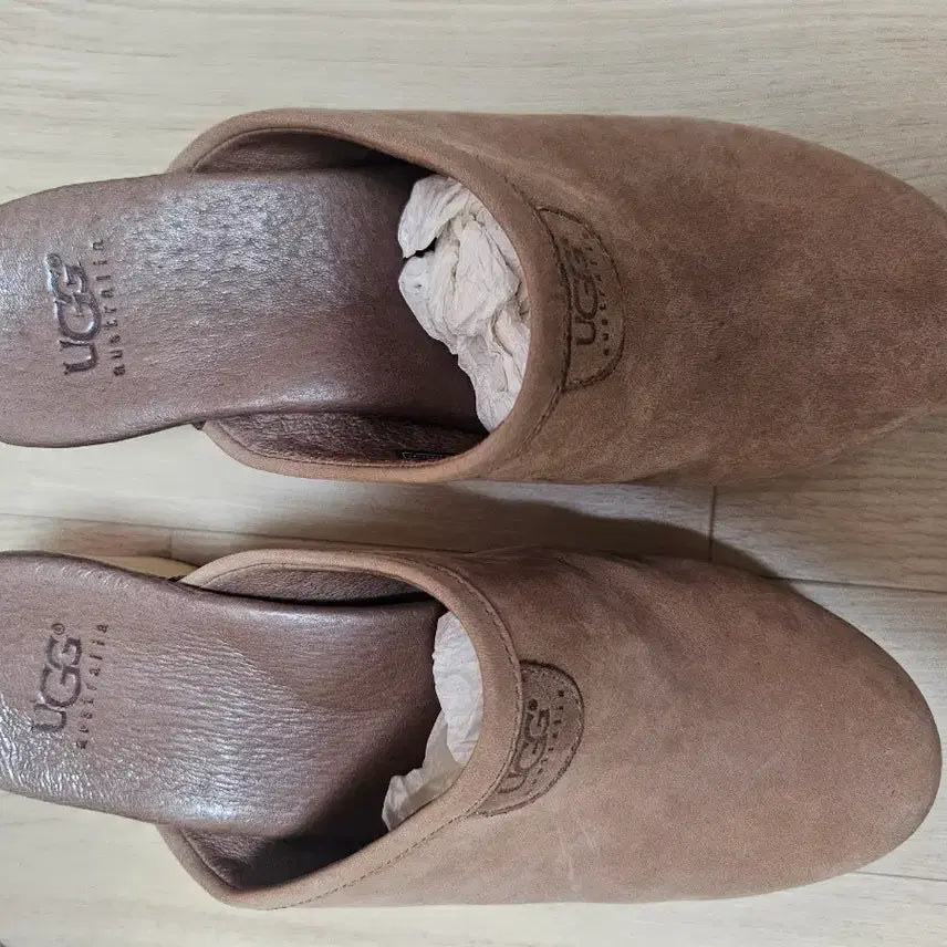 [BUNJANG] UGG Sandals - Size 230 / 어그 샌들