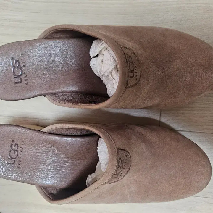 [BUNJANG] UGG Sandals - Size 230 / 어그 샌들