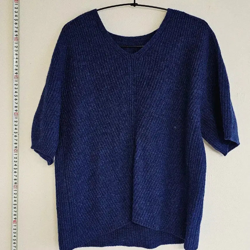[SOLD OUT] 브랜드 셀럽샵에디션 브이넥 니트 팝니다