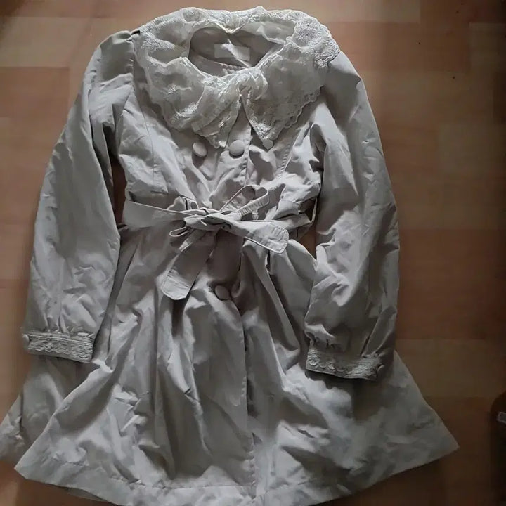 [BUNJANG] Belted Trench Coat - Kids 140 / 레이스 카라 벨트 트렌치 코트