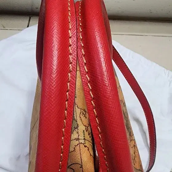 [BUNJANG] Alviero Martini Large Shoulder Bag / 알비에로마르티니 라지사이즈 숄더백
