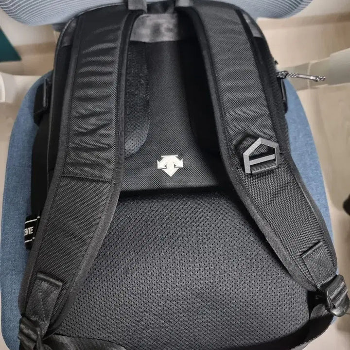 [SOLD OUT] 데상트 블랙 백팩