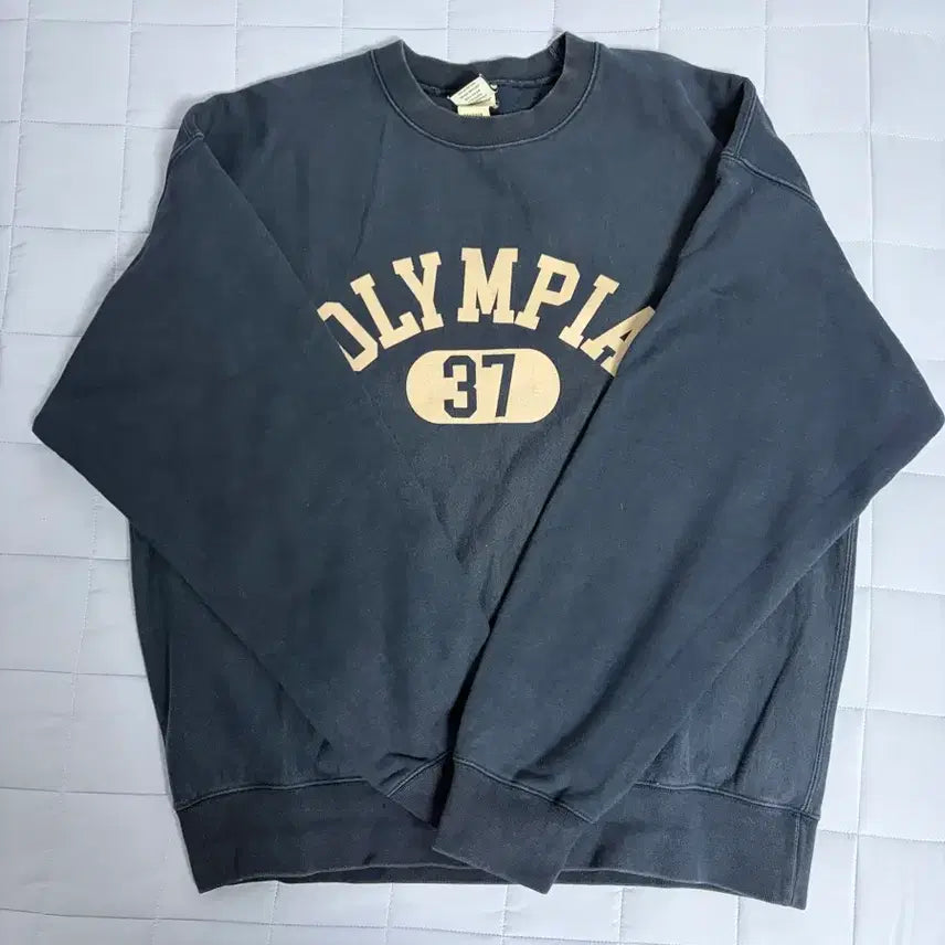 [BUNJANG] Outstanding Crewneck Sweatshirt / 아웃스탠딩 맨투맨