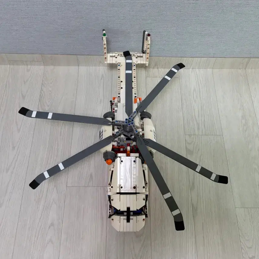 [BUNJANG] Lego Technic 42052 Heavy Lift Helicopter / 레고 테크닉 42052 헤비 리프트 헬리콥터 (구동 완벽, 변색 감안)