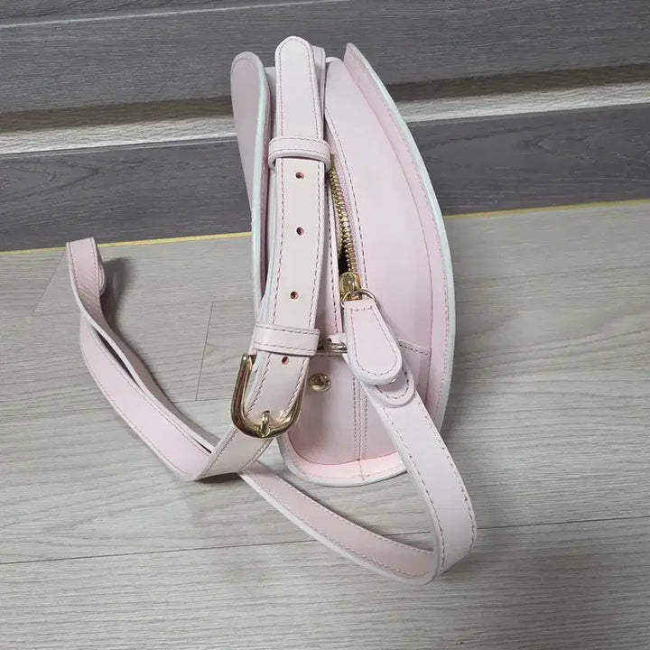 [BUNJANG] A.P.C. Half Moon Crossbody Bag - Pink / 정품 A.P.C. 아페쎄 하프문 크로스백 핑크