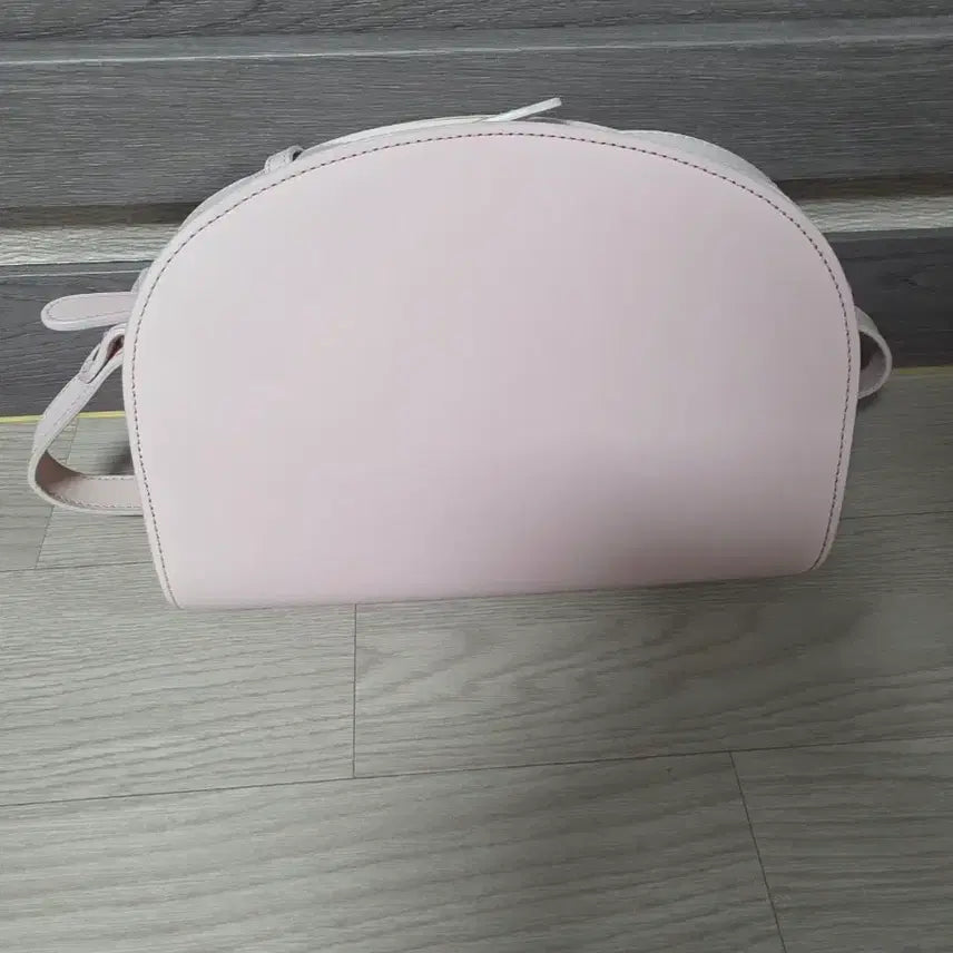 [BUNJANG] A.P.C. Half Moon Crossbody Bag - Pink / 정품 A.P.C. 아페쎄 하프문 크로스백 핑크