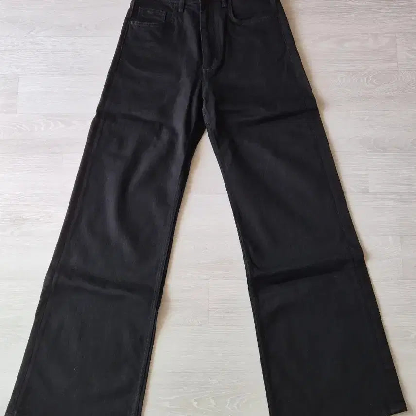 [SOLD OUT] (새상품)COS 코스 플레어 데님 팬츠 블랙 27