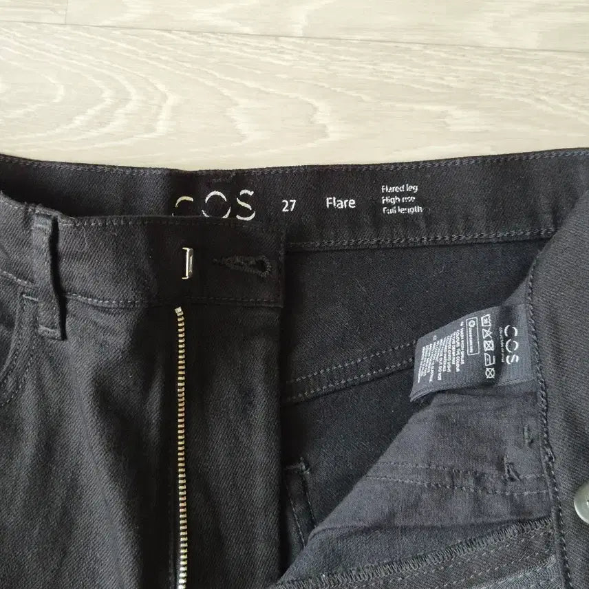[SOLD OUT] (새상품)COS 코스 플레어 데님 팬츠 블랙 27