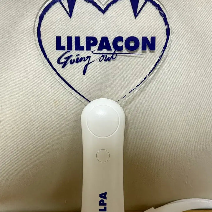 [BUNJANG] Isegye Idol Lilpa Concert Lightstick / 이세계 아이돌 릴파콘 응원봉 판매합니다