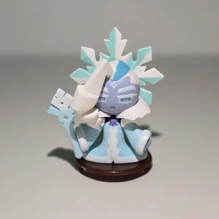 [BUNJANG] Cookie Run Snow Queen Figure + Sticker Set / 쿠키런 서리여왕 피규어+띠부띠부씰