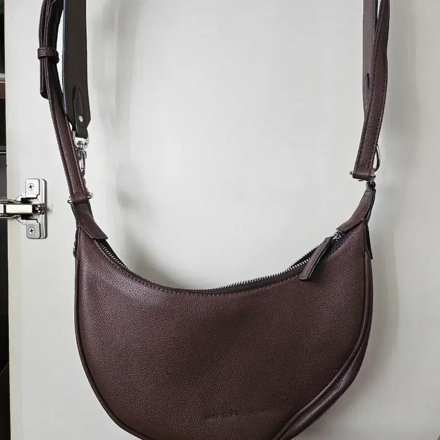 [BUNJANG] Anne Klein Brown Half-Moon Shoulder Bag / 앤클라인 브라운 반달 숄더백