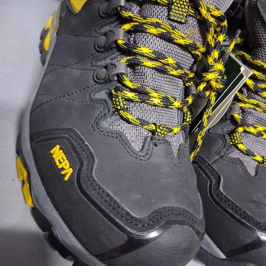 [BUNJANG] Nepa Hiking Boots 245 New / 등산화245  네파  신상품