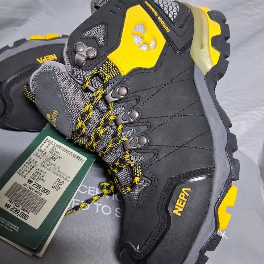 [BUNJANG] Nepa Hiking Boots 245 New / 등산화245  네파  신상품