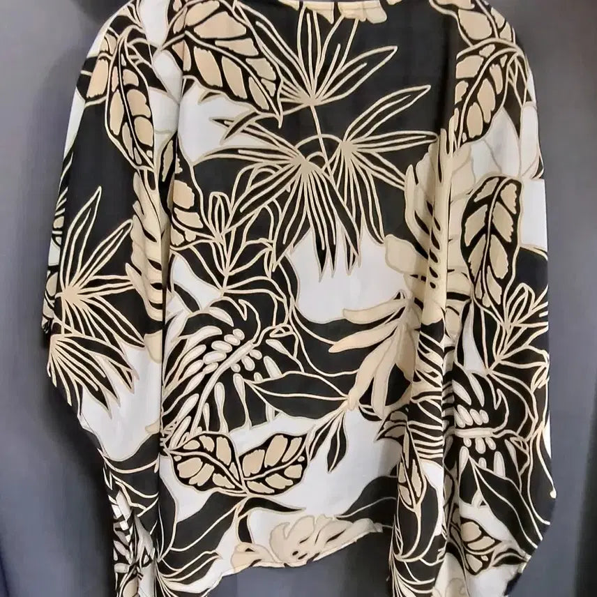[BUNJANG] White House Black Market Monochrome Leaf Pattern Top / 화이트 하우스 블랙 마켓 모노크롬 나뭇잎 패턴 탑 카프탄 루즈핏