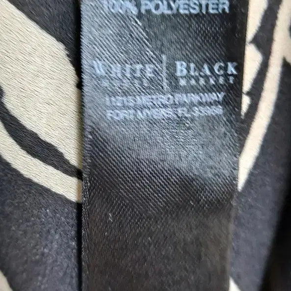 [BUNJANG] White House Black Market Monochrome Leaf Pattern Top / 화이트 하우스 블랙 마켓 모노크롬 나뭇잎 패턴 탑 카프탄 루즈핏