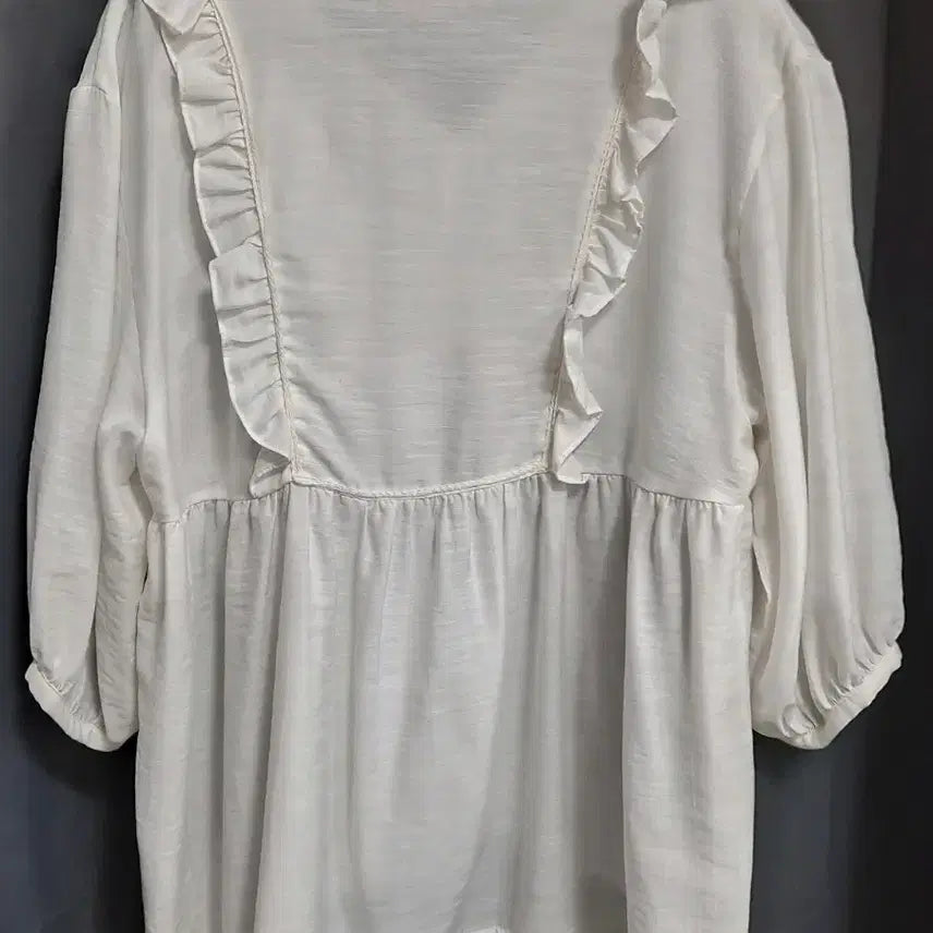 [BUNJANG] 8 Seconds White Frill V-Neck Blouse / 에잇세컨즈 화이트 프릴 브이넥 블라우스