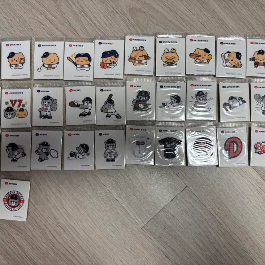 [BUNJANG] MangGom Collection 32 Types Sealed / 망곰이 띠부씰 32종 미개봉