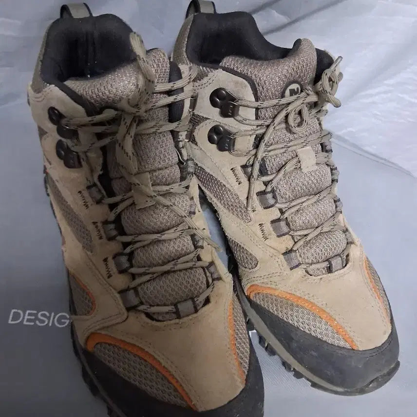 [SOLD OUT] 등산화260  머렐고어
