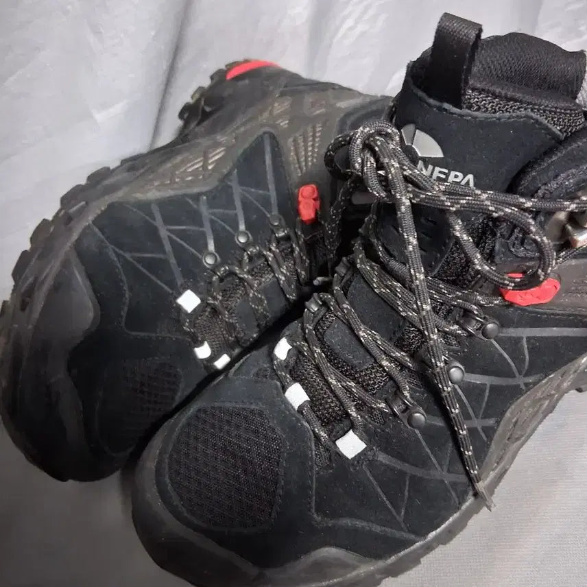 [BUNJANG] Nepa Gore-Tex Hiking Boots / 등산화275  네파고어텍스