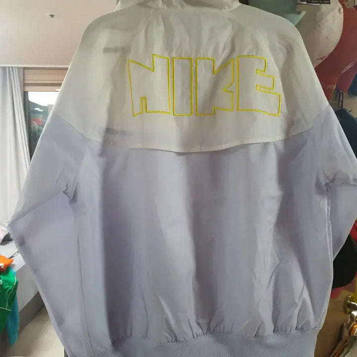 [BUNJANG] Nike Windbreaker Jacket White/Lavender (M) / 나이키 바람막이 자켓 화이트/라벤더 M새제품