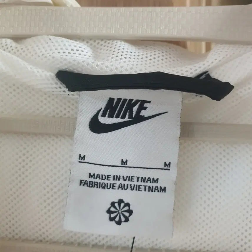 [BUNJANG] Nike Windbreaker Jacket White/Lavender (M) / 나이키 바람막이 자켓 화이트/라벤더 M새제품