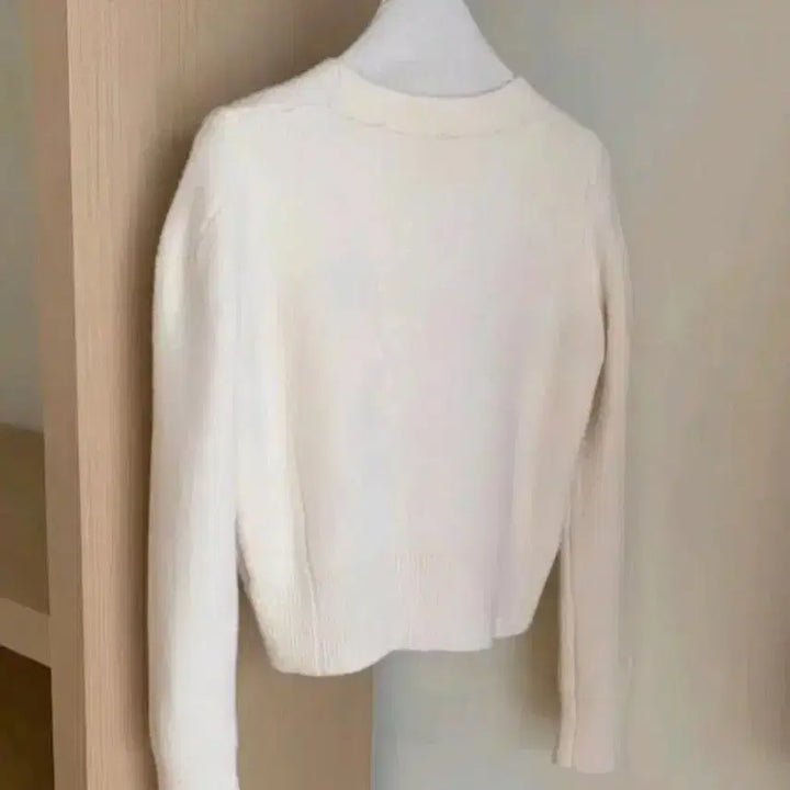 [BUNJANG] Ivory Ribbon Button V-Neck Cardigan / 리본 버튼 아이보리 가디건