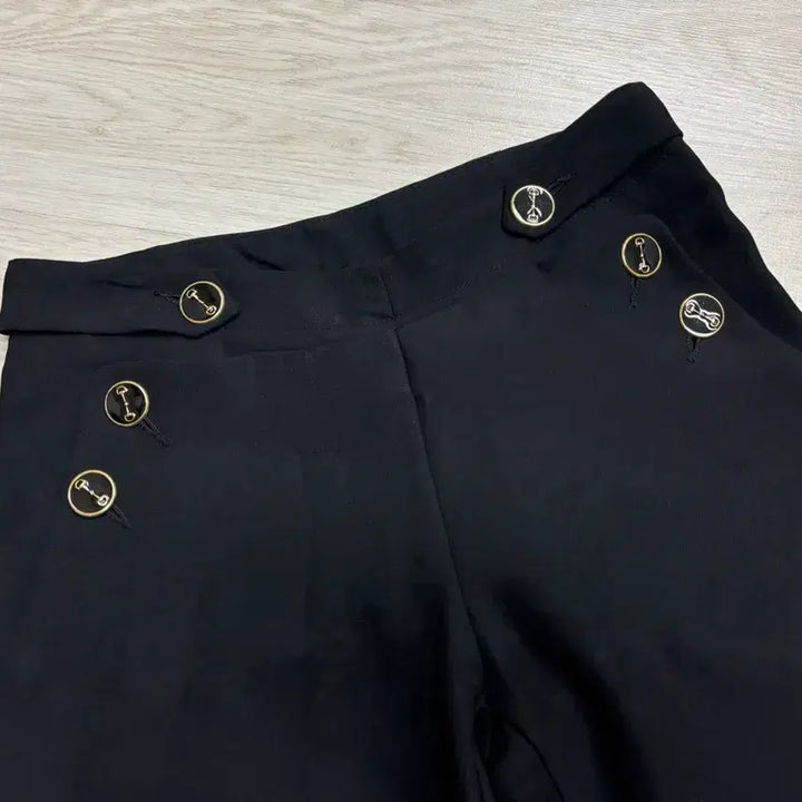 [BUNJANG] Gold Button Semi-Bootcut Slacks / 골드 버튼 세미 부츠컷 슬랙스 블랙 55