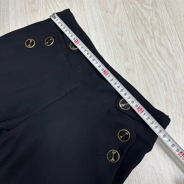 [BUNJANG] Gold Button Semi-Bootcut Slacks / 골드 버튼 세미 부츠컷 슬랙스 블랙 55