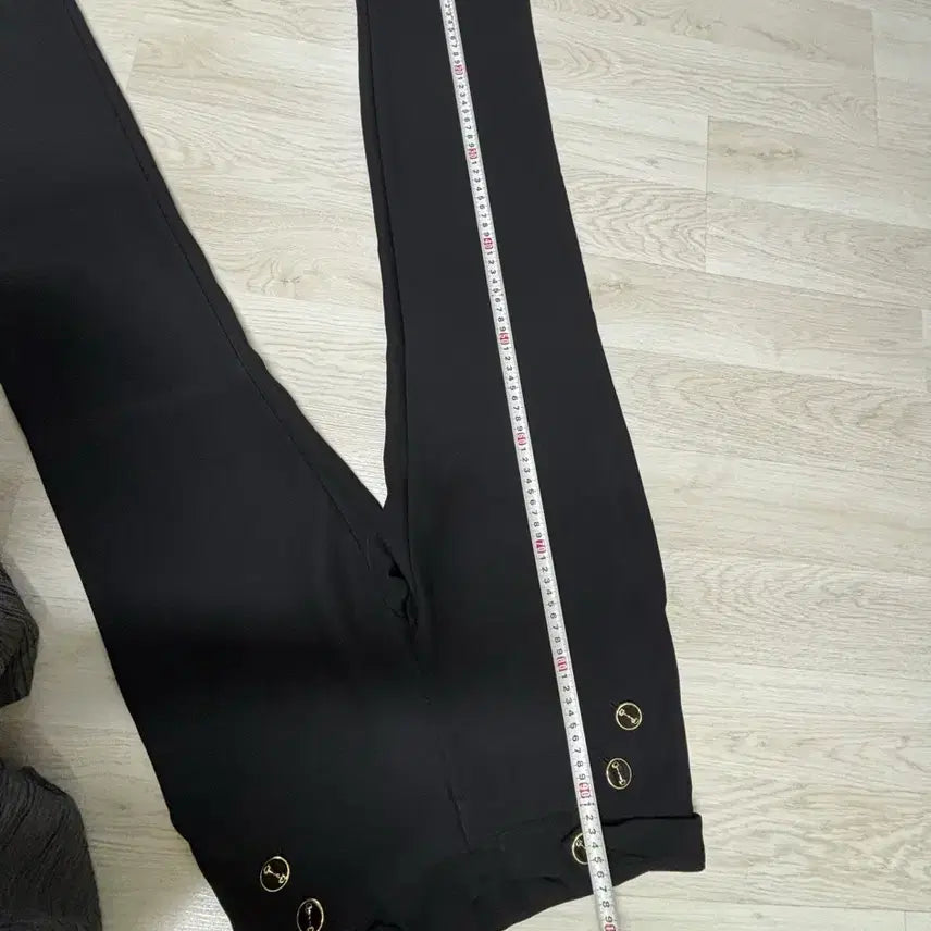 [BUNJANG] Gold Button Semi-Bootcut Slacks / 골드 버튼 세미 부츠컷 슬랙스 블랙 55