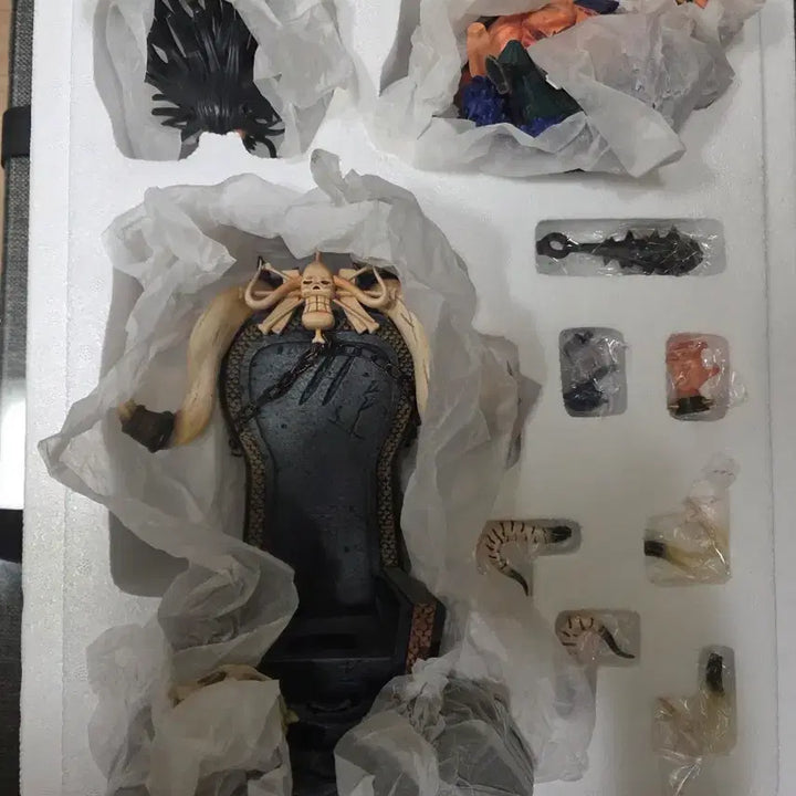 [BUNJANG] F3-STUDIO Kaido Figure / [개봉양품][F3-STUDIO] 원피스 사황 좌상 카이도 팝니다.