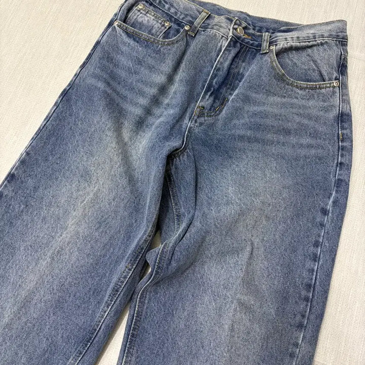 [BUNJANG] Straight Fit Medium Wash Denim Pants / [미착용 새상품] 스트레이트핏 중청 팬츠
