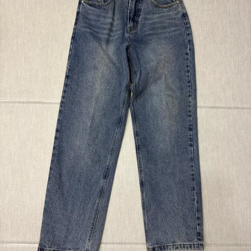 [BUNJANG] Straight Fit Medium Wash Denim Pants / [미착용 새상품] 스트레이트핏 중청 팬츠