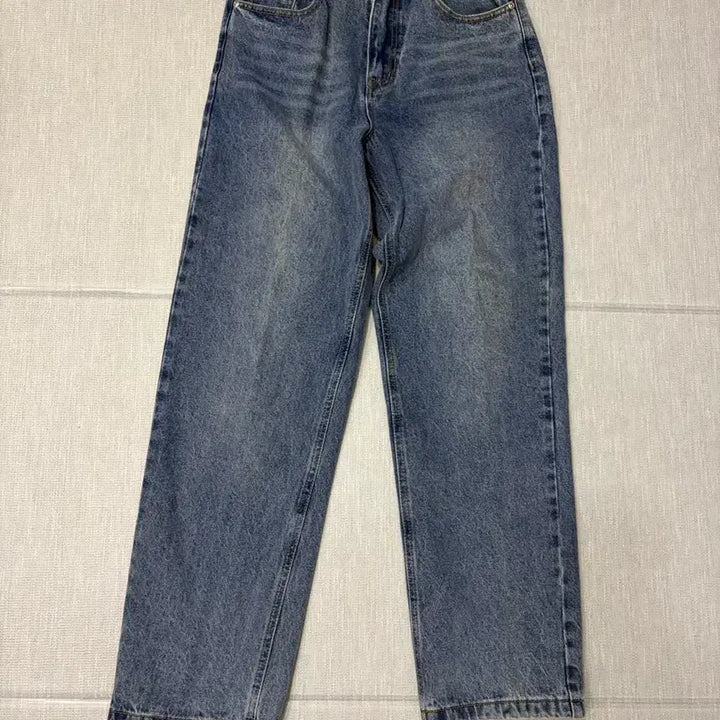 [BUNJANG] Straight Fit Medium Wash Denim Pants / [미착용 새상품] 스트레이트핏 중청 팬츠