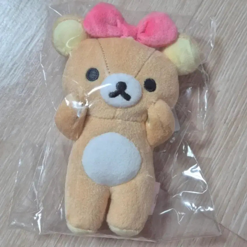 [BUNJANG] 25th Anniversary Rilakkuma Ribbon Keychain / 25년 메이크업 시리즈 리본 리락쿠마 키링