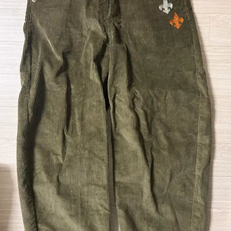 [BUNJANG] Ogaff Olive Corduroy Curved Pants / 오가프 올리브 코듀로이 커브드 팬츠