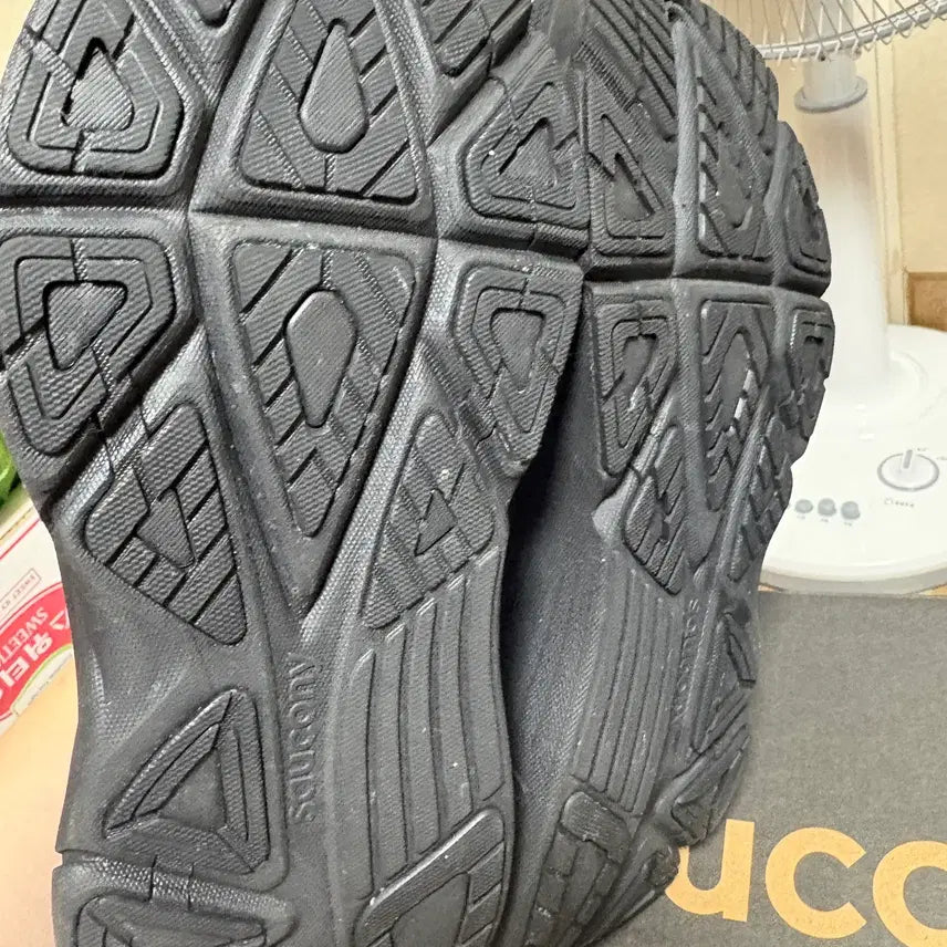 [BUNJANG] Saucony Guide 19 Wide Running Shoes / (실착2회)써코니 가이드19 와이드 러닝화 저렴하게 판매